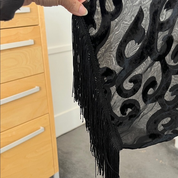 Betsey Johnson Kimono - Black Velvet Red Roses Fringe - One Size - Picture 7 of 7